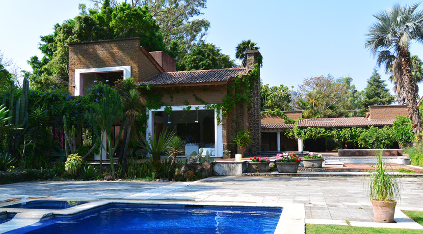 Bienes_raices_de_lujo_en_el_bosque_con_alberca_casa_de_campo_Tepoztlan_Morelos_Mexico_Residencia_campestre_4