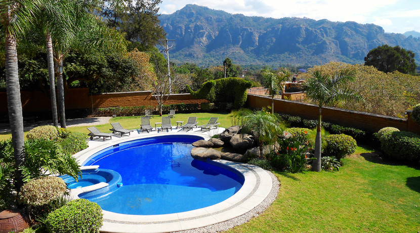 Casa_en_venta_Tepoztlan_Morelos_Bienes_raices_Alberca_jardin_vista_hermosa_al_monte_residencia_de_lujo_7