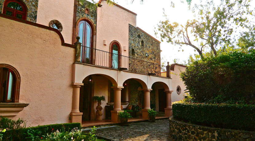 Inmobiliaria_en_Tepoztlan_Morelos_Mexico_Bienes_raices_Casa_en_venta_vista_cerros_de_lujo_con_alberca_12