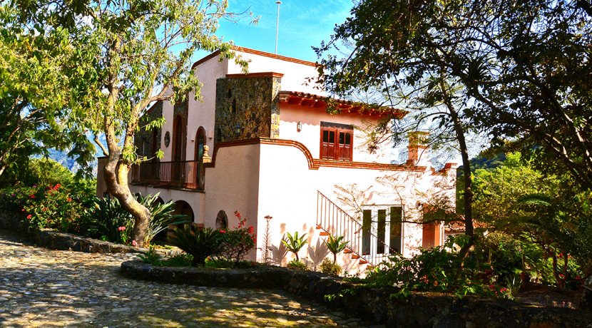 Inmobiliaria_en_Tepoztlan_Morelos_Mexico_Bienes_raices_Casa_en_venta_vista_cerros_de_lujo_con_alberca_13
