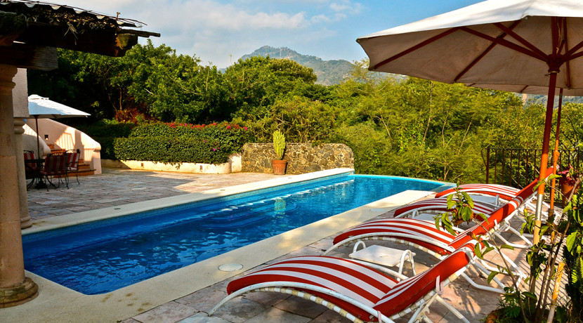 Inmobiliaria_en_Tepoztlan_Morelos_Mexico_Bienes_raices_Casa_en_venta_vista_cerros_de_lujo_con_alberca_2