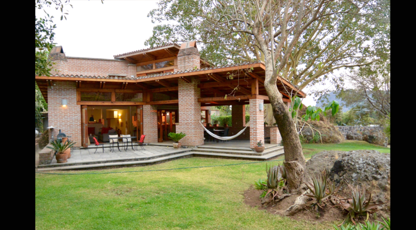 hermosa_casa_en_venta_valle_tepoztlan_bienes_raices_con_alberca_valle_de_atongo_afueras