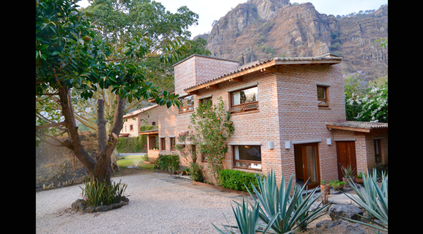 hermosa_casa_en_venta_valle_tepoztlan_bienes_raices_con_alberca_valle_de_atongo_esquina