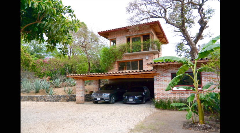 hermosa_casa_en_venta_valle_tepoztlan_bienes_raices_con_alberca_valle_de_atongo_estacionamiento