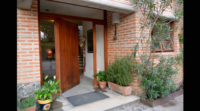 hermosa_casa_en_venta_valle_tepoztlan_bienes_raices_con_alberca_valle_de_atongo_puerta