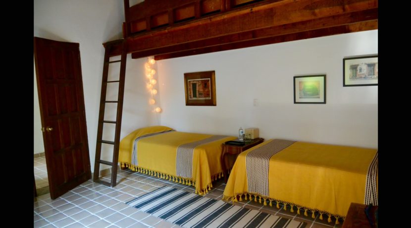 amplia_casa_en_venta_valle_de_atongo_con_grandes_ventanales_real_estate_tepoztlán_camas