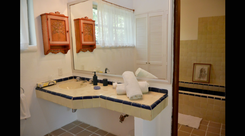 amplia_casa_en_venta_valle_de_atongo_con_grandes_ventanales_real_estate_tepoztlán_espejo