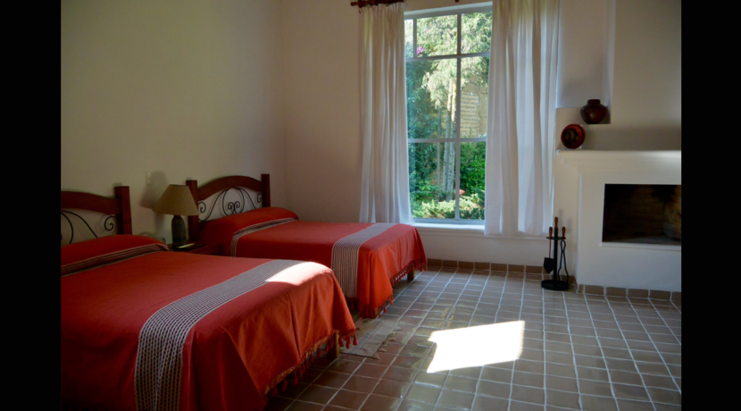 amplia_casa_en_venta_valle_de_atongo_con_grandes_ventanales_real_estate_tepoztlán_naranja