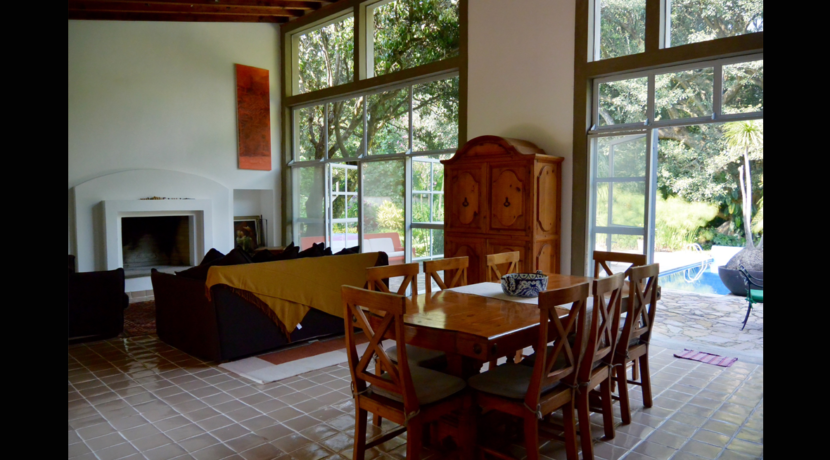 amplia_casa_en_venta_valle_de_atongo_con_grandes_ventanales_real_estate_tepoztlán_ventanales