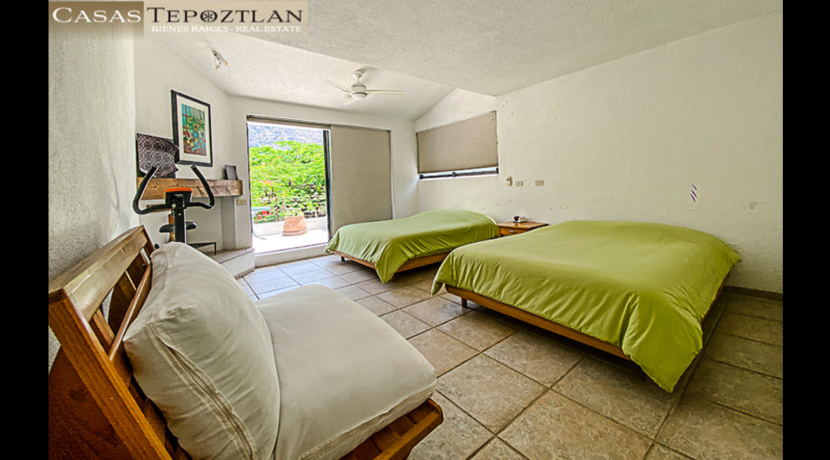 propiedad_en_tepoztlan_zona_exclusiva_con_terraza_vista_a_los_cerros_varias_habitaciones_alberca_jacuzzi_sauna_camas
