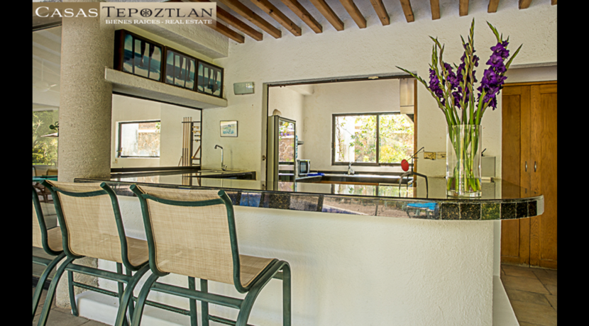 propiedad_en_tepoztlan_zona_exclusiva_con_terraza_vista_a_los_cerros_varias_habitaciones_alberca_jacuzzi_sauna_flored