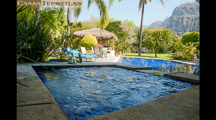 propiedad_en_tepoztlan_zona_exclusiva_con_terraza_vista_a_los_cerros_varias_habitaciones_alberca_jacuzzi_sauna_jacuzzi