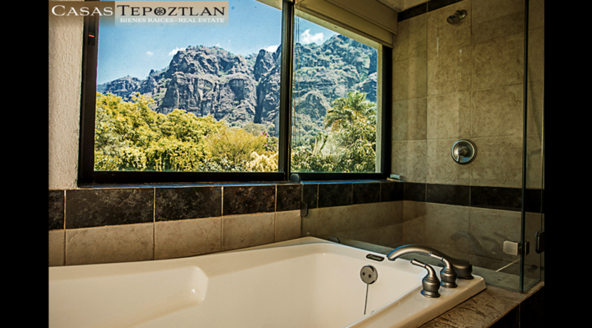 propiedad_en_tepoztlan_zona_exclusiva_con_terraza_vista_a_los_cerros_varias_habitaciones_alberca_jacuzzi_sauna_montaña