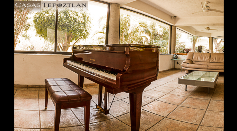 propiedad_en_tepoztlan_zona_exclusiva_con_terraza_vista_a_los_cerros_varias_habitaciones_alberca_jacuzzi_sauna_piano