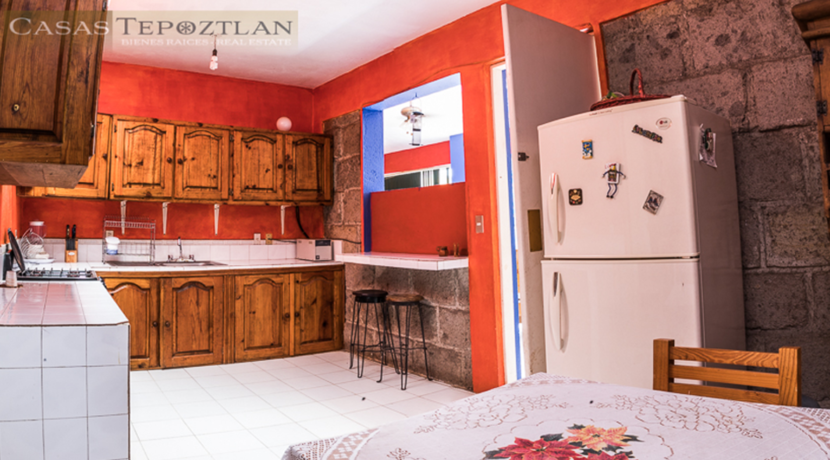 casa_para_comprar_tepoztlan_zona_tranquila_tres_habitaciones_dos_baños_alberca_gran_jardin_cocina