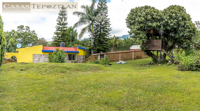 casa_para_comprar_tepoztlan_zona_tranquila_tres_habitaciones_dos_baños_alberca_gran_jardin_terreno