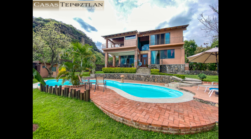 Casa_en_venta_tepoztlan_vista_espectacular_calentador_solar_bungalow_jardin_varios_baños_y_habitaciones_frente