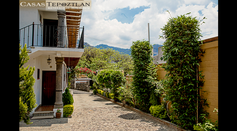 Propiedad_a_la_venta_bienes_raices_tepoztlan_vista_a_la_piramide_terraza_varias_recamaras_cerca_del_centro_jardín