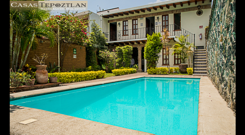 Propiedad_a_la_venta_bienes_raices_tepoztlan_vista_a_la_piramide_terraza_varias_recamaras_cerca_del_centro_piscina