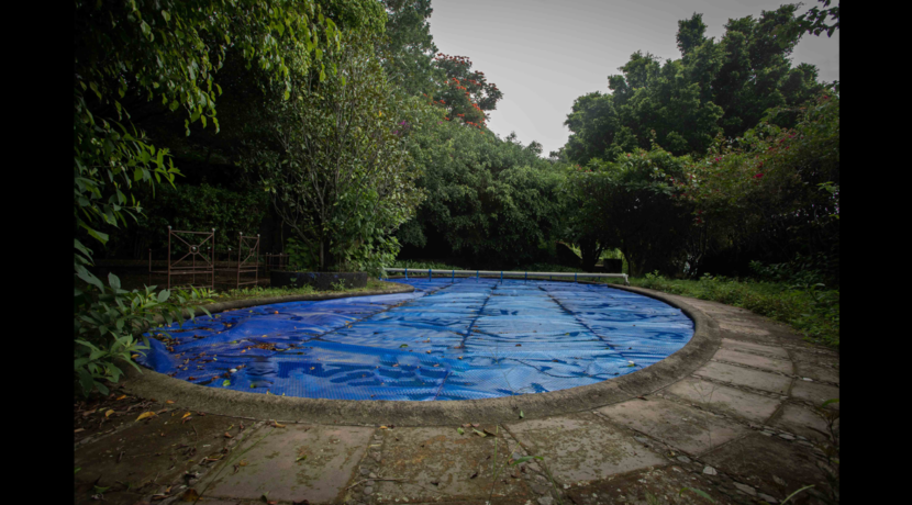 bienes_raíces_dos_pisos_varias_recámaras_jacuzzi_dos_terrazas_bodega_dos_cuartos_de_servicio_alberca