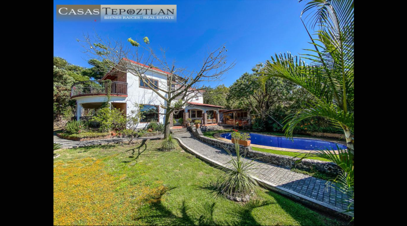 casa_ideal_para_familias_grandes_en_tepoztlan_gran_jardin_alberca_terraza_asador_captacion_pluvial_ principal
