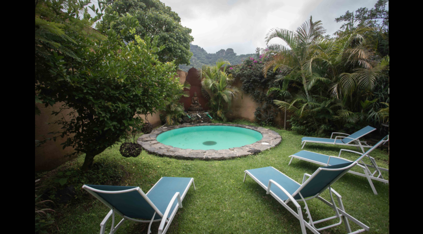 propiedad_a_la_venta_tepoztlan_ideal_para_hotel_taller_boutique_entorno_natural_terraza_enorme_vistas_panoramicas_jardín_enorme_estanque