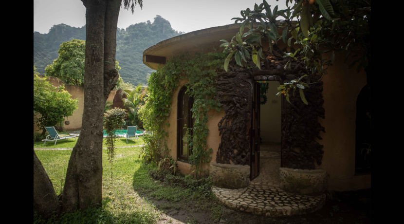 propiedad_a_la_venta_tepoztlan_ideal_para_hotel_taller_boutique_entorno_natural_terraza_enorme_vistas_panoramicas_jardín_enorme_pared