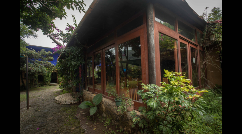 propiedad_a_la_venta_tepoztlan_ideal_para_hotel_taller_boutique_entorno_natural_terraza_enorme_vistas_panoramicas_jardín_enorme_ventana