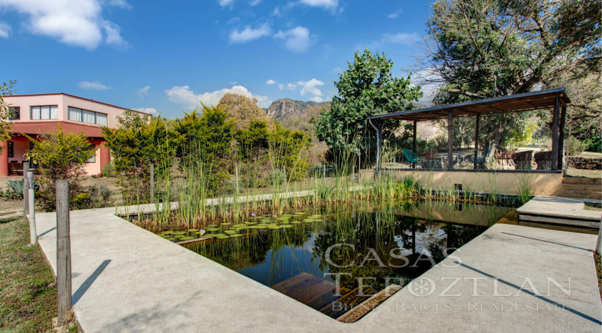 Casa_en_exclusiva_zona_de_tepoztlan_area_relajada_segura_cerca_del_centro_tres_recamaras_palapa_y_fogata_agua