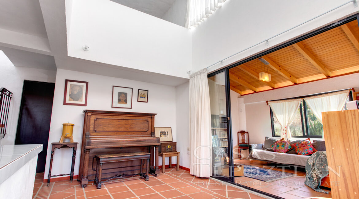 Casa_en_exclusiva_zona_de_tepoztlan_area_relajada_segura_cerca_del_centro_tres_recamaras_palapa_y_fogata_sala
