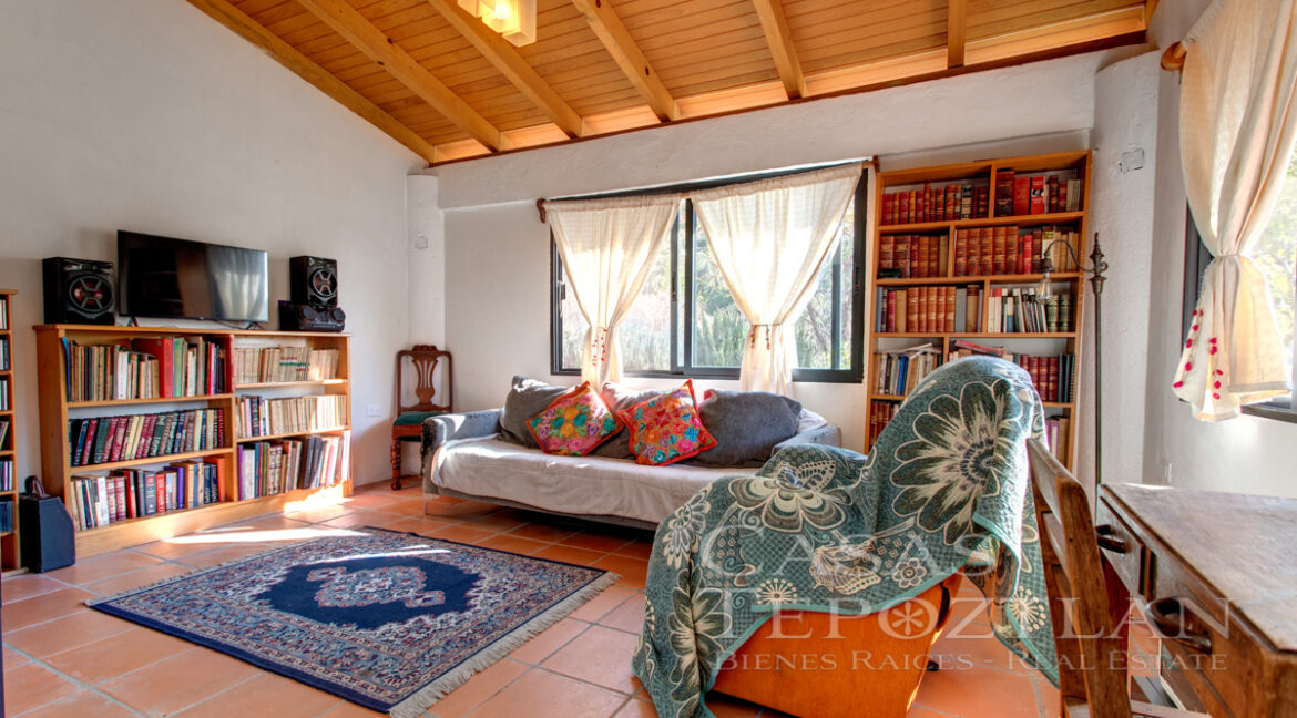Casa_en_exclusiva_zona_de_tepoztlan_area_relajada_segura_cerca_del_centro_tres_recamaras_palapa_y_fogata_sillones