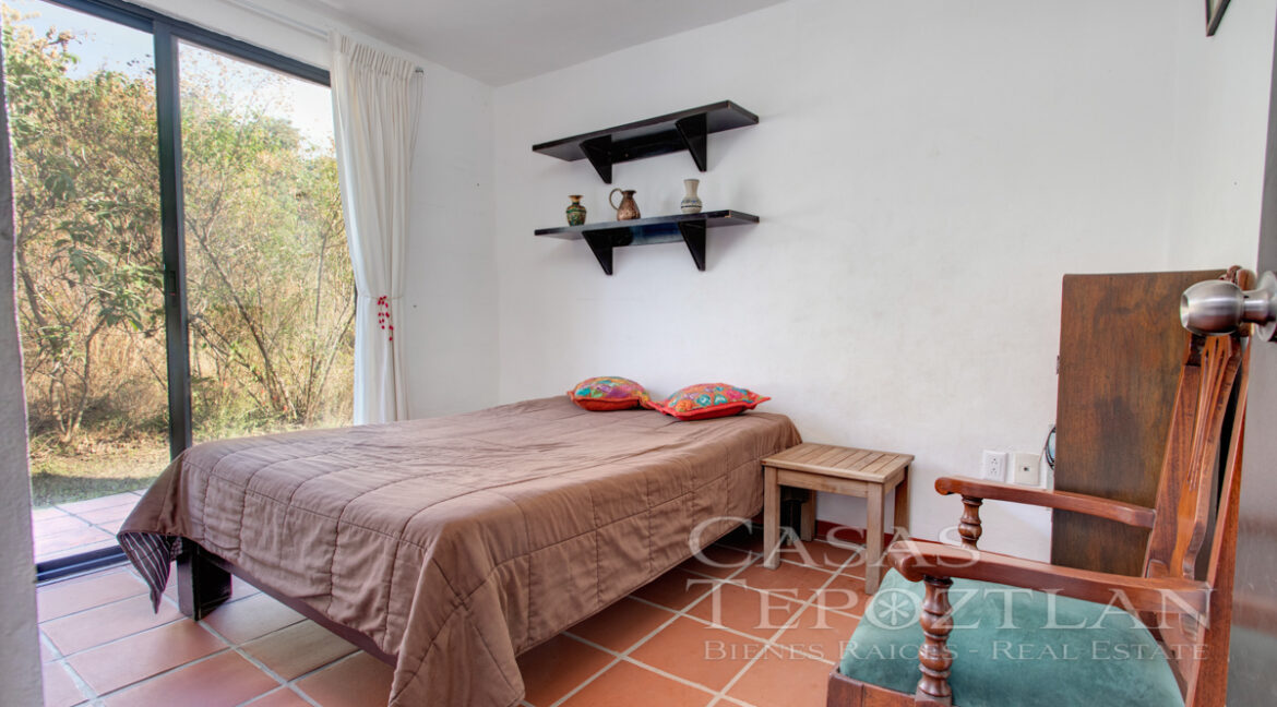Casa_en_exclusiva_zona_de_tepoztlan_area_relajada_segura_cerca_del_centro_tres_recamaras_palapa_y_fogata_ventana