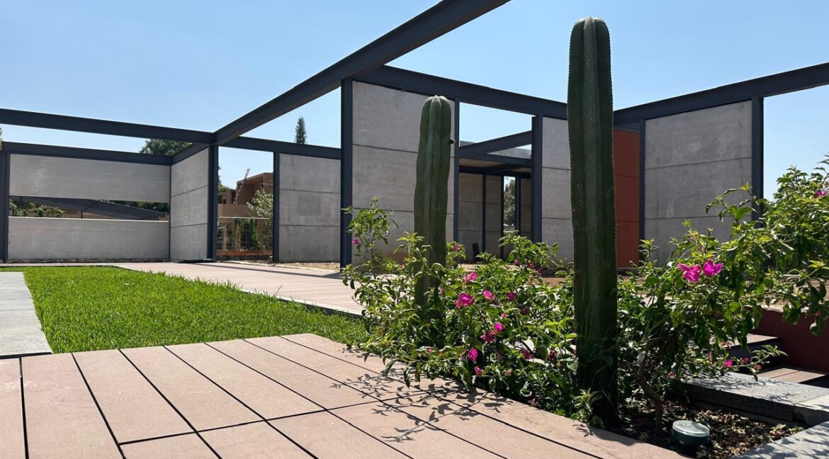 Villa_serena_casa_con_un_diseno_privado_bodega_paneles_solares_varios_banos-Cuatro_recamaras_gondola