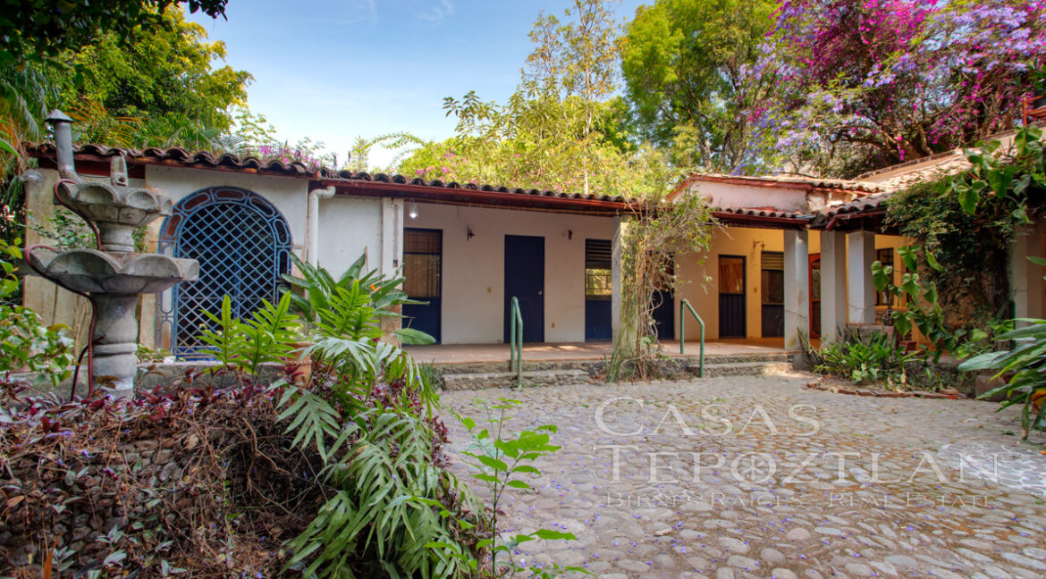 Casa_en_el_corazon_del_valle_de_atongo_para_remodelacion_jardin_selvatico_fachada