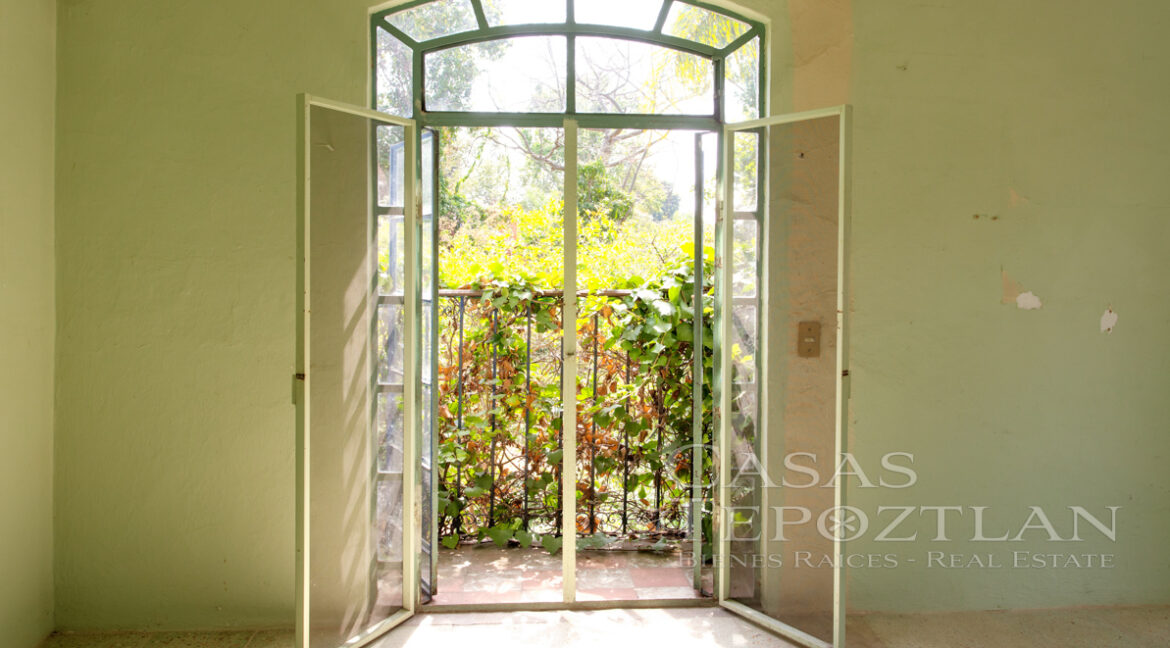 Casa_en_el_corazon_del_valle_de_atongo_para_remodelacion_jardin_selvatico_puerta