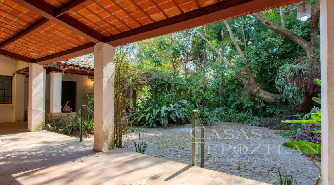 Casa_en_el_corazon_del_valle_de_atongo_para_remodelacion_jardin_selvatico_terraza