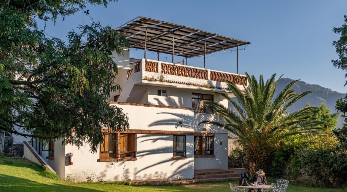 Casa_en_venta_en_San_Miguel_tepoztlan_varias_recámaras_varios_baños_cerca_de_cuernavaca_multifamiliar_frente