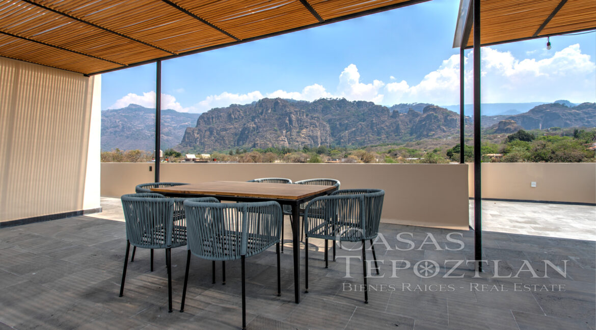 Casa_contemporánea_a_la_venta_tepoztlan_morelos_con_alberca_cisterna_bodega_varias_recamaras_mesa