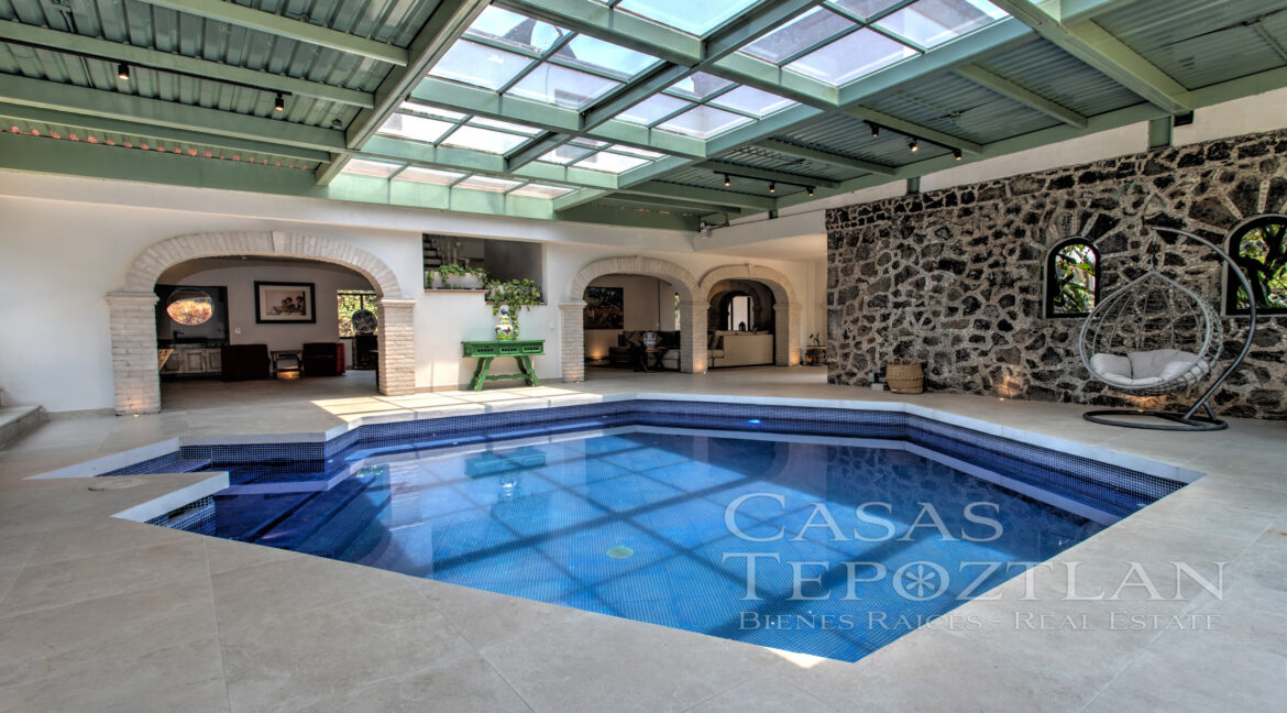 casa_provenzal_en_venta_tepoztlan_bienes_raíces_elegante_confortable_vistas_panorámicas_6_baños_varias_recámaras_alberca