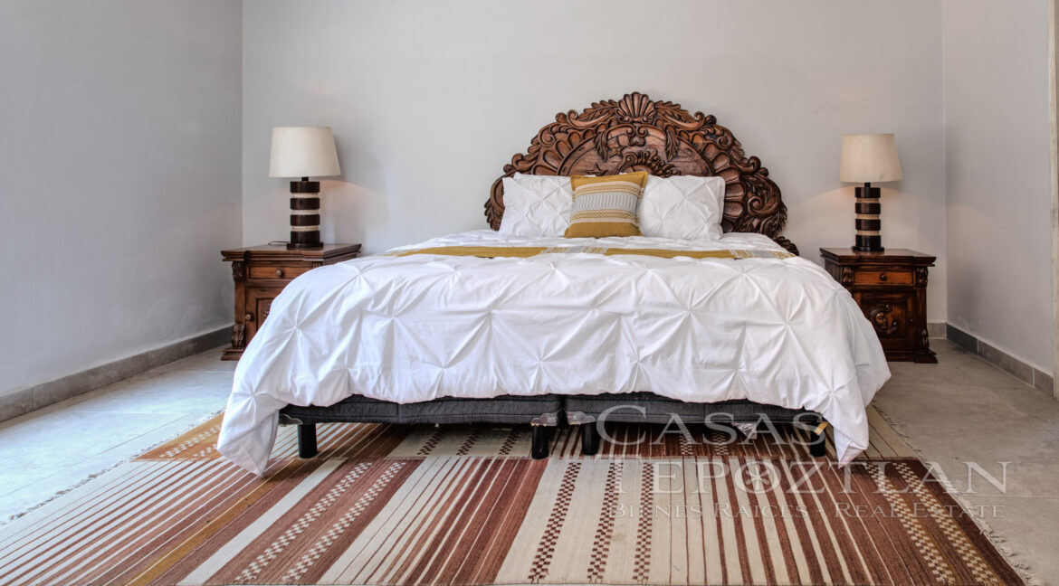 casa_provenzal_en_venta_tepoztlan_bienes_raíces_elegante_confortable_vistas_panorámicas_6_baños_varias_recámaras_alfombra