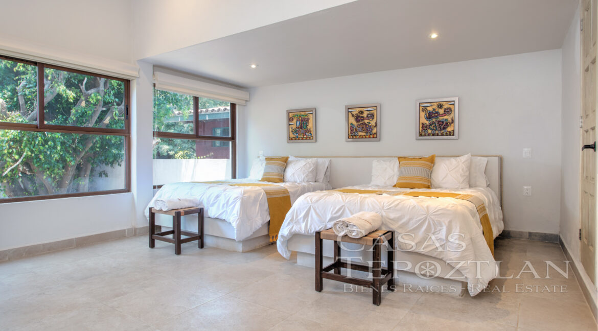 casa_provenzal_en_venta_tepoztlan_bienes_raíces_elegante_confortable_vistas_panorámicas_6_baños_varias_recámaras_camas