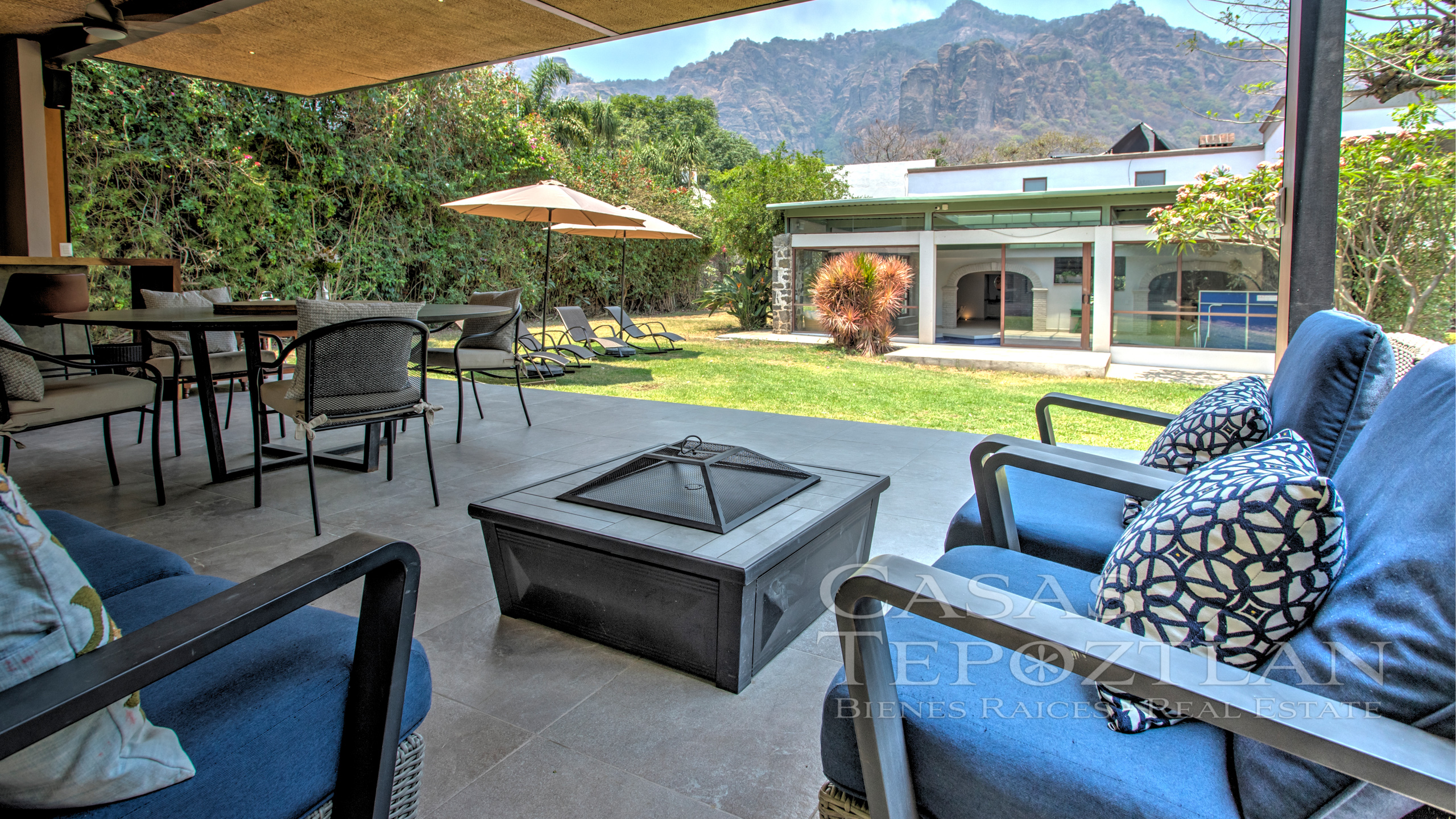 casa_provenzal_en_venta_tepoztlan_bienes_raíces_elegante_confortable_vistas_panorámicas_6_baños_varias_recámaras_terraza