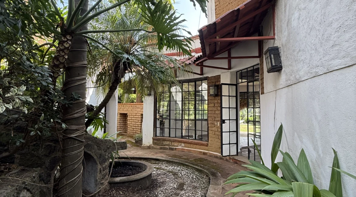 Casa-febrero-tepoztlan-adobe-teja-Barrio-San-Pedro-alberca-jardin-terraza-3