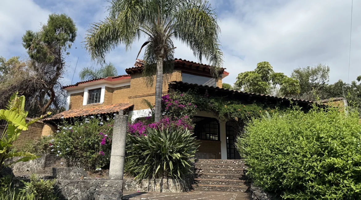 Casa-febrero-tepoztlan-adobe-teja-Barrio-San-Pedro-alberca-jardin-terraza-5