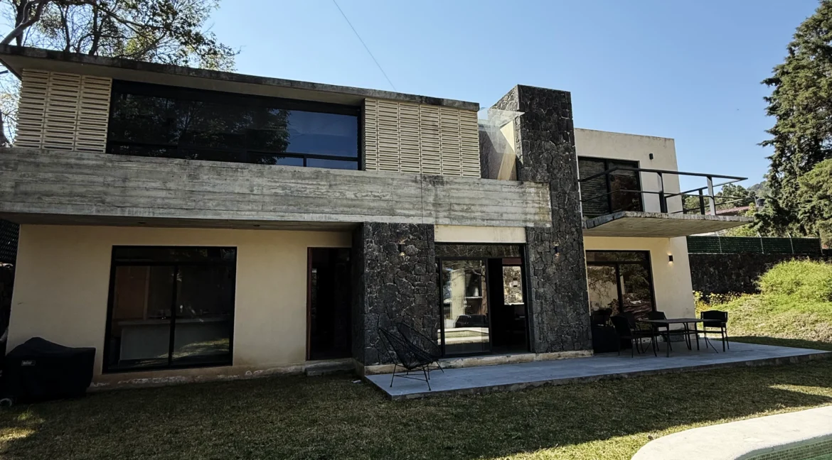 Casa-la-escondida-Moderna-en-venta-tepoztlán-barrio-de-san-jose-3-recamaras-alberca-terraza-vistas-1