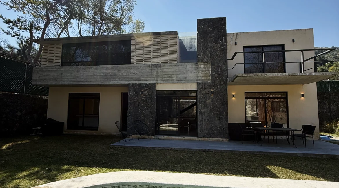 Casa-la-escondida-Moderna-en-venta-tepoztlán-barrio-de-san-jose-3-recamaras-alberca-terraza-vistas-2