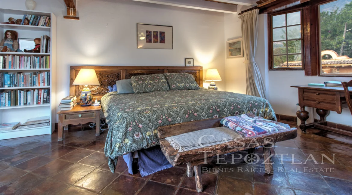 Casa-tradicional-tepoztlan-arquitecto-alexander-von-wuthenau-revista-casas-y-gente-jardines-alberca-paisaje-terrazas-profundidad-interiorismo-11