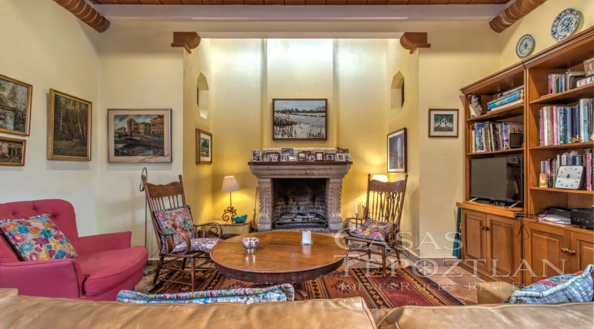 Casa-tradicional-tepoztlan-arquitecto-alexander-von-wuthenau-revista-casas-y-gente-jardines-alberca-paisaje-terrazas-profundidad-interiorismo-12