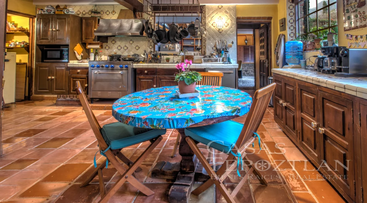 Casa-tradicional-tepoztlan-arquitecto-alexander-von-wuthenau-revista-casas-y-gente-jardines-alberca-paisaje-terrazas-profundidad-interiorismo-14