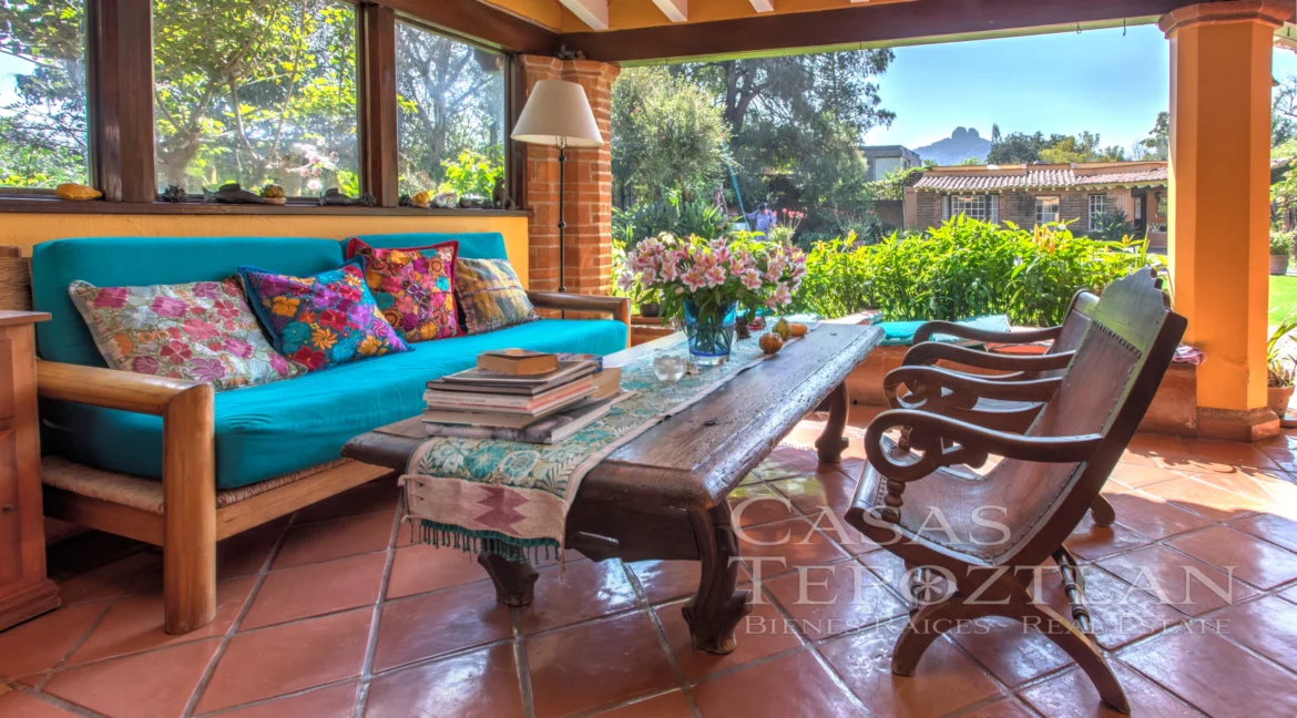 Casa-tradicional-tepoztlan-arquitecto-alexander-von-wuthenau-revista-casas-y-gente-jardines-alberca-paisaje-terrazas-profundidad-interiorismo-16